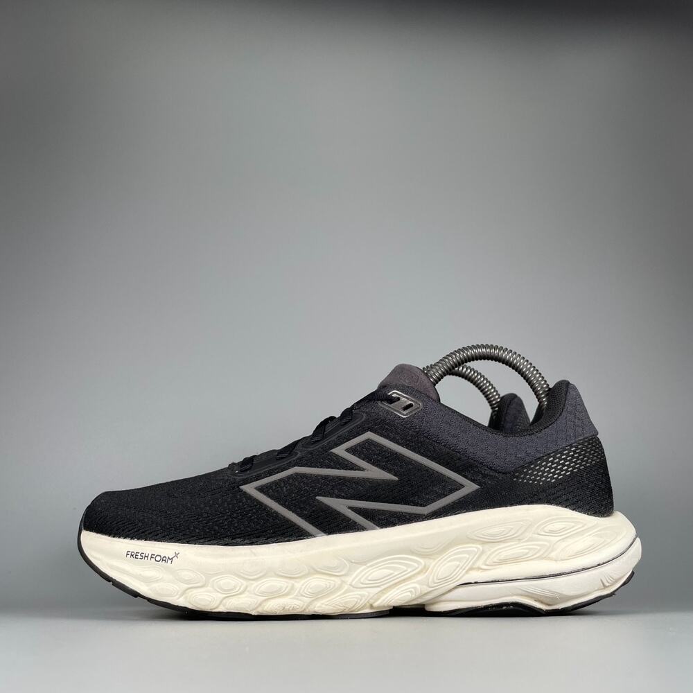 New Balance Fresh Foam X 880v14 Women's Size 8 B Black White Running Sneakers